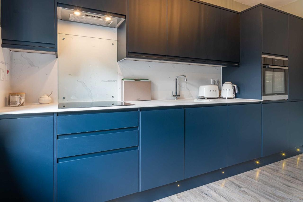 Beautiful Modern 1 Bedroom Apartment, City Centre Bath Exterior photo