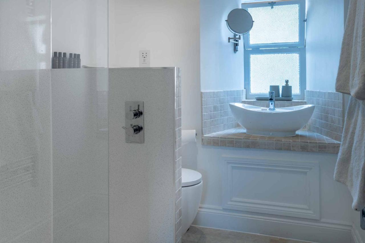 Beautiful Modern 1 Bedroom Apartment, City Centre Bath Exterior photo
